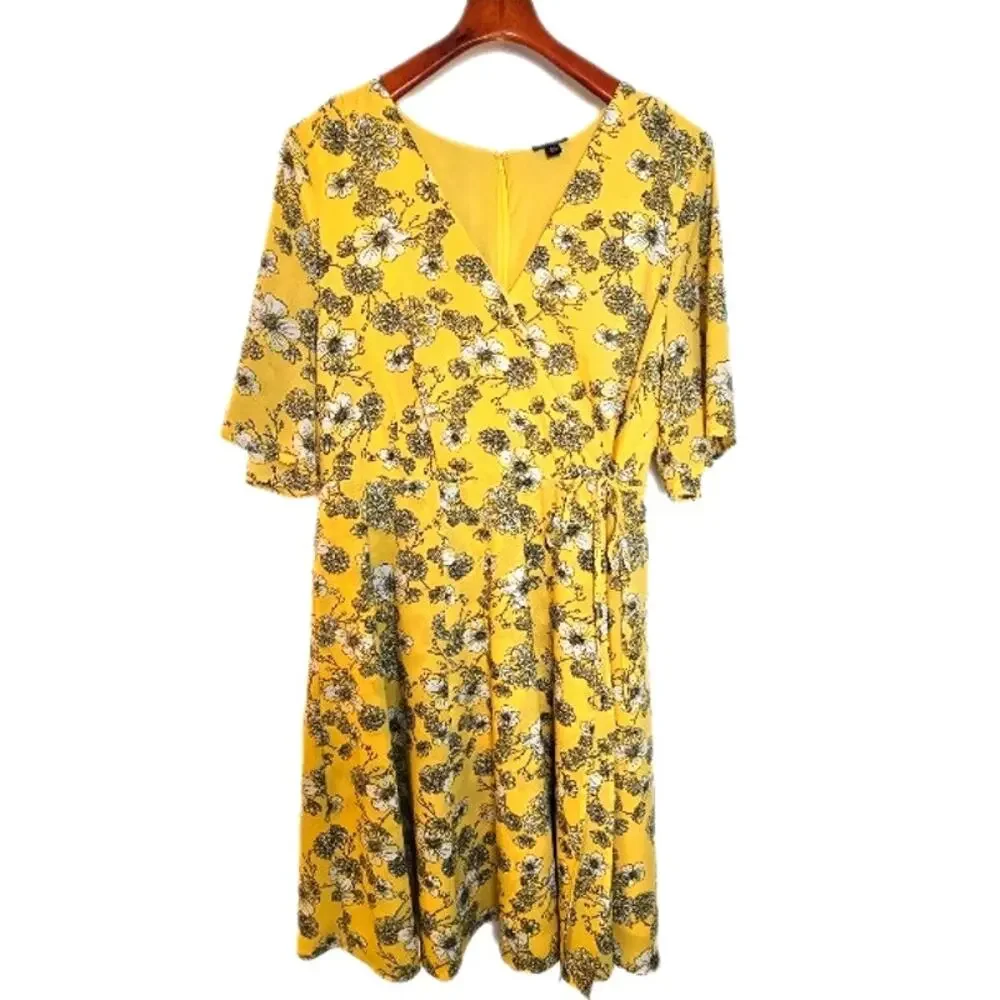 Torrid Plus Size Yellow & White Floral Wrap Dress - Picture 2 of 8